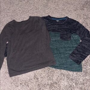 2 longsleeve boy XS(5) and 5t shirts. Old Navy, blue, gray, green.